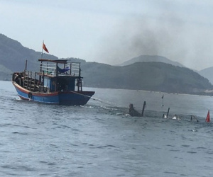 Tàu hàng đâm chìm tàu cá, 6 ngư dân rơi xuống biển
