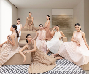 Chẳng cần tìm đâu xa, đây chính là mẫu đầm maxi hot nhất hè này, cả dàn sao Vbiz đang lăng xê nhiệt tình rồi đây
