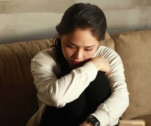 Không thấy chồng gửi tiền sau 6 tháng đi làm ở nước ngoài, vợ phát hiện mẹ chồng 'nhúng tay' và màn giải quyết 'cực gắt' sau đó