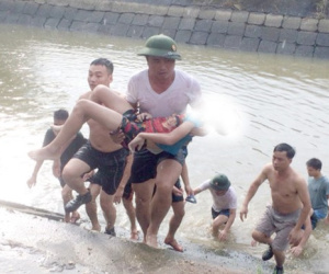 Hai anh em ruột tử vong dưới hồ nuôi tôm