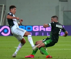 Ronaldo may mắn thoát thẻ đỏ sau pha vào bóng cực thô bạo