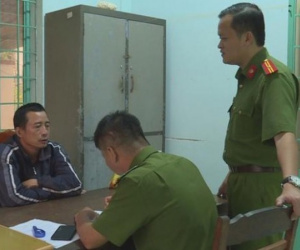 Bị vợ hờ 'cắm sừng', người đàn ông đâm 2 người thương vong
