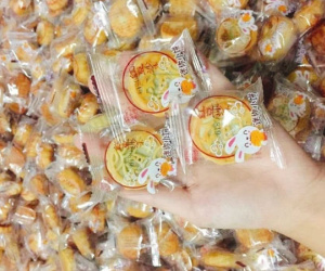 Bánh trung thu 2.000 đồng/chiếc, kho hàng chục tấn toàn in chữ Tàu