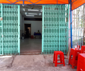 Nghi án 2 cháu 'ngáo đá' chữa bệnh cho bà nội bằng cách đánh đập, trùm áo mưa đến chết