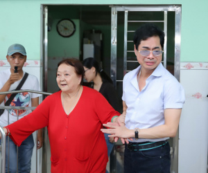 Ngôi sao có cát xê cao ngất đến mức Hoài Linh phải e dè nhận chu cấp, nuôi dưỡng hằng trăm đứa trẻ