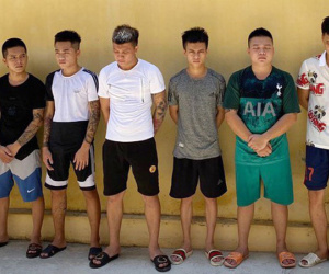 Dùng dao, kiếm, súng đuổi đánh nhau trên đê