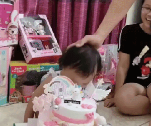 'Lầy' như Quế Ngọc Hải: Úp bánh sinh nhật vào mặt con gái làm Sunny khóc thét đáng thương trong ngày tròn 2 tuổi