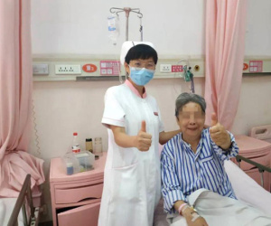 Cặp mẹ con sống 4 ngày trong thang máy nhờ uống nước tiểu của nhau