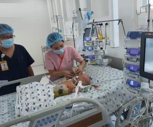 Thông tin mới nhất của cặp song sinh được tách rời: Bé Diệu Nhi đã cai máy thở, phản xạ tốt khi nghe giọng cha mẹ