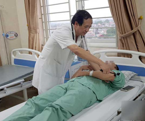 Người đàn ông khỏe mạnh đột quỵ do tắm nước lạnh sau khi tập thể dục