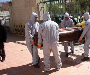 Bolivia: Cảnh sát thu thập hơn hàng trăm thi thể nghi nhiễm Covid-19 trên đường phố