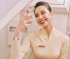 Cô gái lên chức tiếp viên trưởng khi mới 21 tuổi, bị đặt điều nói xấu vì thành công sớm