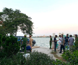 Hà Nội: Bàng hoàng phát hiện thi thể cô gái nổi trên mặt Hồ Tây