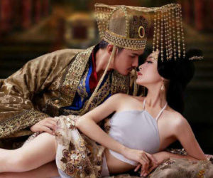 Phi tần được Hoàng đế chọn thị tẩm buộc phải im lặng khi quan hệ và hàng loạt những quy tắc phải tuân theo nếu không muốn bị tống vào ngục giam