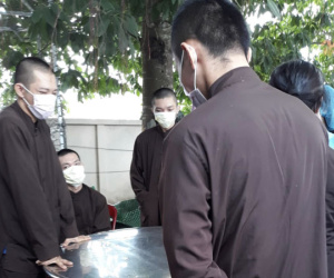 'Tịnh thất Bồng Lai' không hợp tác khi được vận động cách ly vì tiếp xúc với người nhập cảnh trái phép, còn dùng điện thoại livestream lên MXH
