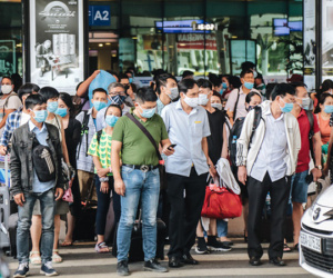 Người dân Sài Gòn và Hà Nội 'kích hoạt' lại các biện pháp phòng chống dịch: Tuân thủ đeo khẩu trang nơi đông người