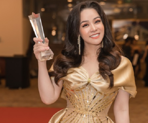 Nhật Kim Anh nhận giải 'Nữ diễn viên của năm' với vai Thị Bình phim Tiếng sét trong mưa