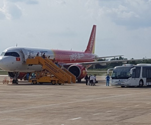 Sân bay Cần Thơ đón hơn 240 người Việt từ Singapore về nước