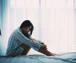 10 năm sau ly hôn chồng cũ quần áo lếch thếch mang tới chiếc hộp thắt nơ rất đẹp với lời đề nghị chết điếng