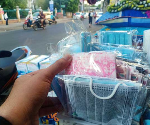Khẩu trang y tế tăng giá, có dấu hiệu khan hàng
