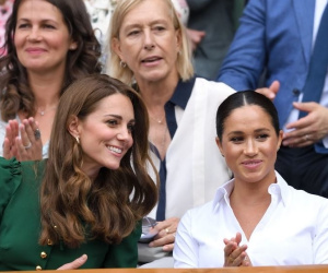 Công nương Kate cứu vãn mối quan hệ với em dâu Meghan Markle bằng cách tặng hoa, nhưng bị từ chối thẳng thừng