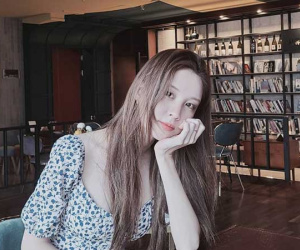 Váy hoa cổ vuông vừa nữ tính vừa sexy hot rần rần: Ngọc Trinh, Seohyun đều diện, team 'bánh bèo' chớ bỏ qua
