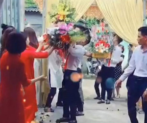 Đang đám hỏi linh đình, quan viên hai họ sốc nặng khi sự cố bất ngờ xảy đến, hành động sau đó của cô dâu mới đáng thương làm sao
