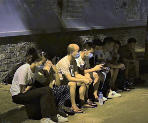 Người nghi dẫn nhóm Trung Quốc vào TP.HCM có biểu hiện ho, sốt