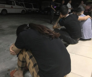Con gái gục khóc trong nhà tang lễ khi biết tin bố tử vong trong vụ sập giàn kính: 'Bố ra đi khi còn chưa kịp ăn cơm tối...'