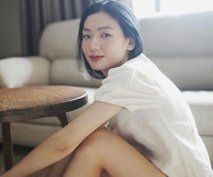 Tống Khánh Linh - gái Việt thần thái tựa minh tinh TVB, tự thưởng túi hiệu 116 triệu sau một tuần liền chụp ảnh ngoài nắng