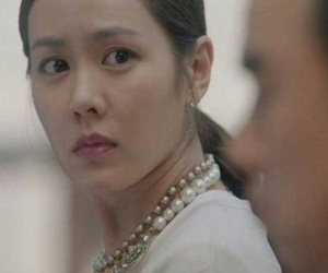 Mỗi tháng đưa vợ 20 triệu đồng, thế nhưng khi bố mất, cần tiền về quê lo tang lễ thì cô ấy nói một câu khiến tôi lặng người