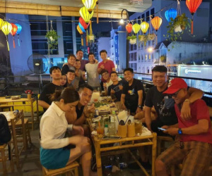Lộ hình ảnh hiếm hoi Công Phượng dẫn vợ Viên Minh đi dự tiệc chia tay HLV Hàn Quốc