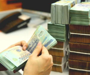 Lãi suất giảm mạnh, có tiền tỷ ngồi nhà vẫn hưởng lợi cao