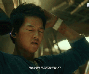 'Lao công vũ trụ' Song Joong Ki hốt nhầm vũ khí chết người ở bom tấn điện ảnh Space Sweepers