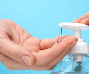 Uống nước rửa tay thay rượu, 10 người chết