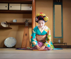 Hội chứng Geisha ở Nhật: Khi phụ nữ trở thành người phục tùng đàn ông, làm hài lòng người đối diện và không có tiếng nói ngoài góc bếp