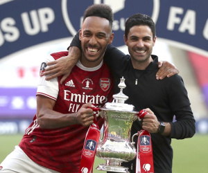 Vô địch FA Cup, Arsenal và Aubameyang lập một loạt kỷ lục