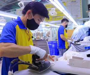 Dệt may thêm chật vật trước 'sóng' Covid-19 mới