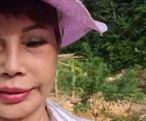 Sau màn phẫu thuật căng da gây sốc, cô dâu 63 tuổi khoe ảnh 'seo phì' trắng mịn nhưng khác một trời một vực với hình ảnh livestream