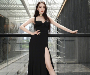 Lấn át cả Angela Baby lẫn Đường Yên, sắc vóc đỉnh cao của Địch Lệ Nhiệt Ba khiến đàn em phải lén nhìn