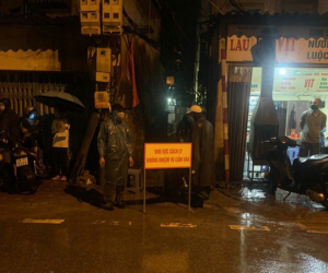 Hà Nội: Khử khuẩn ngay trong đêm, đưa 18 người F1 của nhân viên xe bus dương tính lần 1 với SARS-CoV-2 đi cách ly