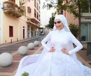 Chụp ảnh cưới đúng lúc vụ nổ Beirut xảy ra, cô dâu suýt bị hất văng