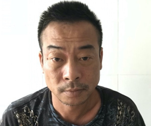 'Ngáo đá' dùng dao cướp xe máy rồi tự tưới xăng lên người