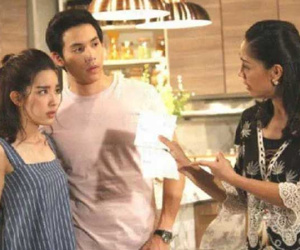 Nghe lời mẹ, chàng trai bỏ bạn gái làm phục vụ ở nhà hàng, 10 năm sau gặp lại hắn nghẹn ngào tự chửi mình ngu