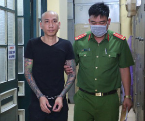 'Giang hồ mạng' Phú Lê đối mặt cùng lúc 2 tội danh