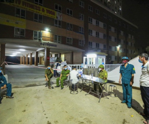 Hà Nội: Dựng lều dã chiến, phong tỏa 2 tòa chung cư ở Hoài Đức ngay trong đêm sau khi phát hiện ca nghi mắc Covid-19
