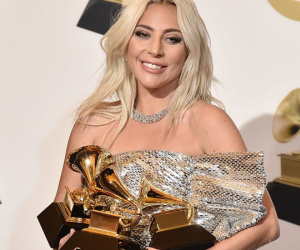 Rầm rộ tin Lady Gaga đang mang bầu 8 tháng với bạn trai cũ trong khi đang hẹn hò nhà đồng sáng lập Facebook