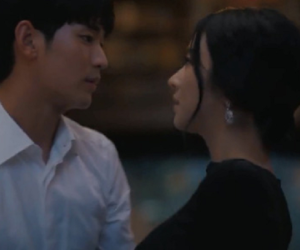 'Điên thì có sao': Kim Soo Hyun bế bổng Seo Ye Ji lên giường sau khi bị bạn gái từ mặt