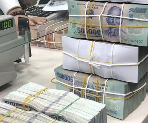 Lãi suất tiếp tục giảm sâu, dư tiền trăm ngàn tỷ chảy về đâu