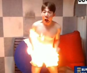 Nhận lời đề xuất từ khán giả, Youtuber điển trai Hàn Quốc tự đốt 'của quý' khi đang livestream để chịu phạt ai ngờ lại có cái kết không thể thảm hơn